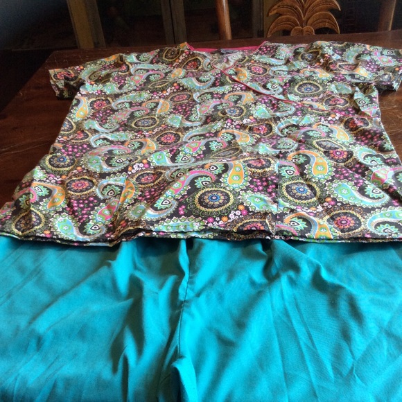 Xlarge ladies scrub set - Picture 14 of 16